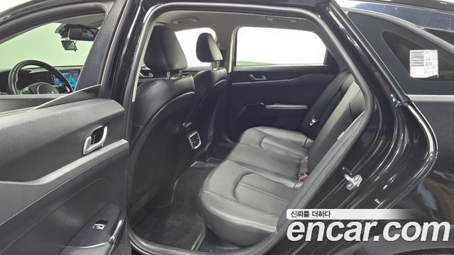 Kia K5 2022 — photo 17