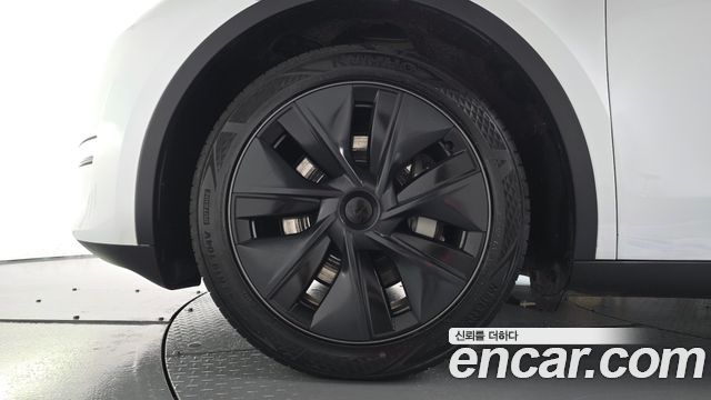 Tesla Model Y 2024 — photo 5