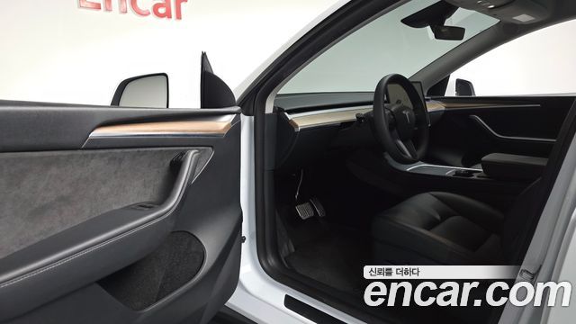 Tesla Model Y 2024 — photo 10