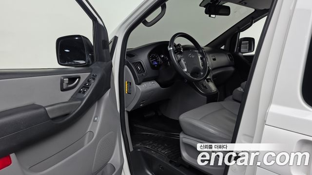 Hyundai Starex 2017 — photo 13