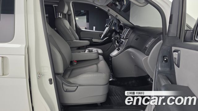 Hyundai Starex 2017 — photo 17
