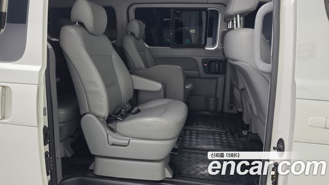Hyundai Starex 2017 — photo 18