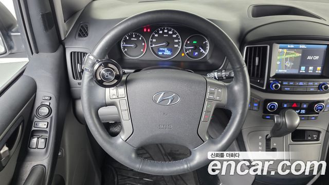 Hyundai Starex 2017 — photo 19
