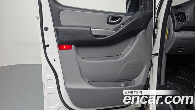 Hyundai Starex 2017 — photo 14