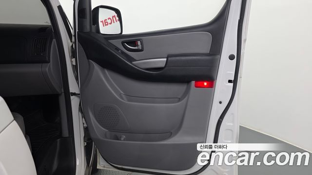 Hyundai Starex 2017 — photo 15
