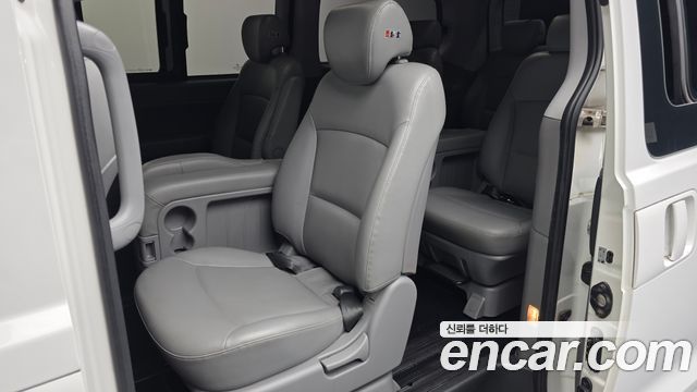 Hyundai Starex 2017 — photo 16