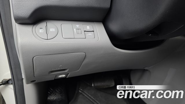 Hyundai Starex 2017 — photo 30