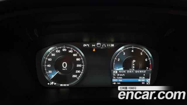 Volvo V60 2020 — photo 11