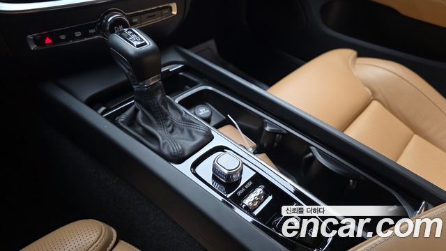 Volvo V60 2020 — photo 12