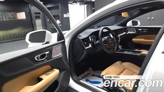 Volvo V60 2020 — photo 13