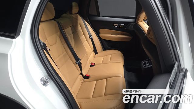 Volvo V60 2020 — photo 17