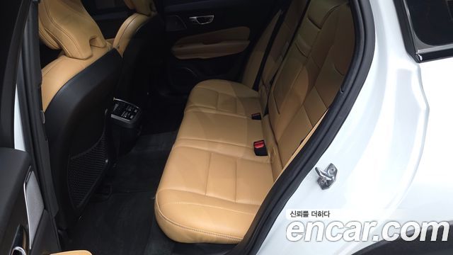 Volvo V60 2020 — photo 18