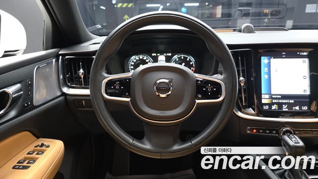 Volvo V60 2020 — photo 19
