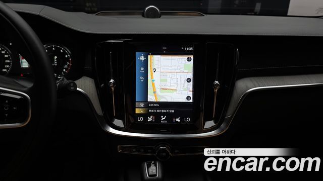 Volvo V60 2020 — photo 20