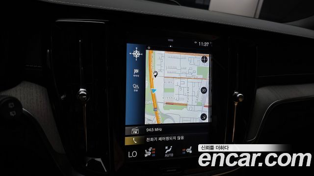 Volvo V60 2020 — photo 21