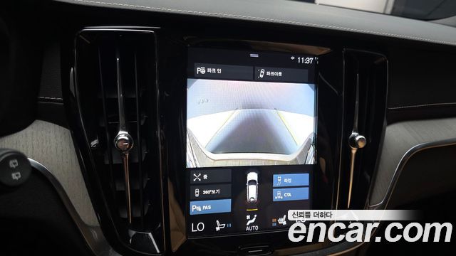 Volvo V60 2020 — photo 22