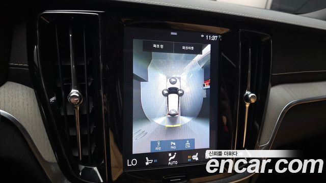 Volvo V60 2020 — photo 23