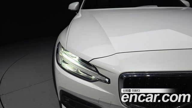 Volvo V60 2020 — photo 8