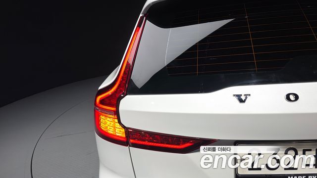 Volvo V60 2020 — photo 9