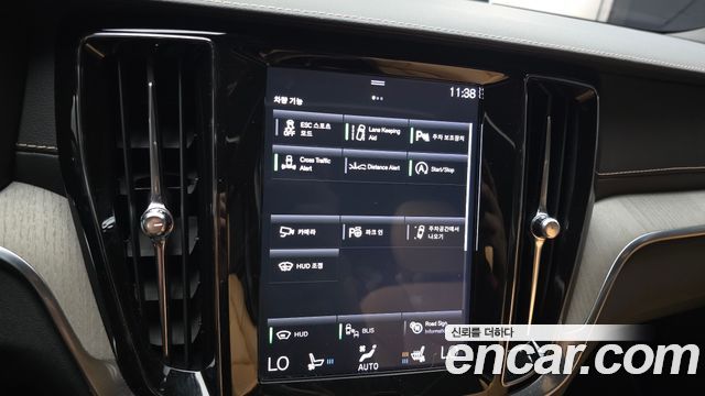 Volvo V60 2020 — photo 28