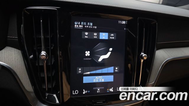 Volvo V60 2020 — photo 30