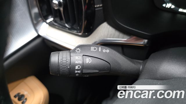 Volvo V60 2020 — photo 33
