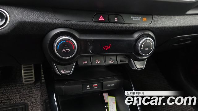 Kia Stonic 2018 — photo 16