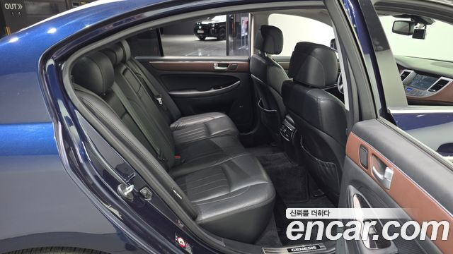 Hyundai Genesis 2013 — photo 17