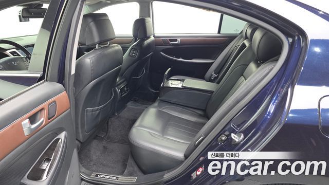 Hyundai Genesis 2013 — photo 18