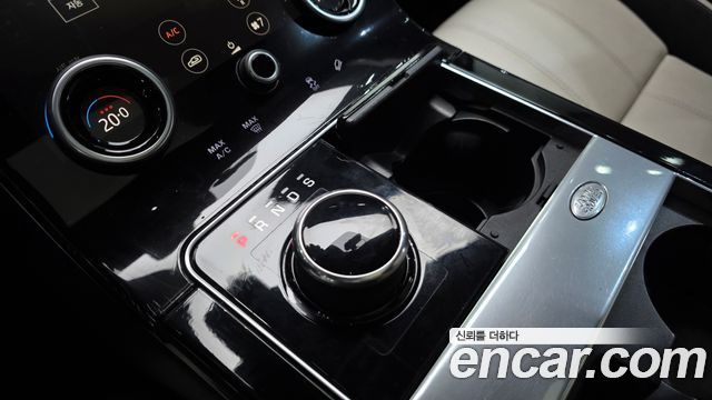 Land Rover Range Rover Velar 2018 — photo 9