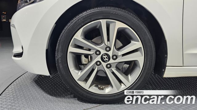 Hyundai AVANTE 2018 — photo 5
