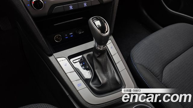 Hyundai AVANTE 2018 — photo 9