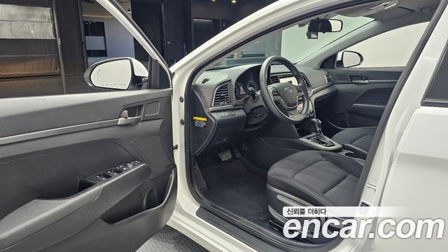 Hyundai AVANTE 2018 — photo 10