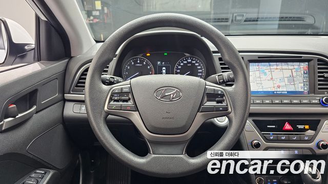 Hyundai AVANTE 2018 — photo 13