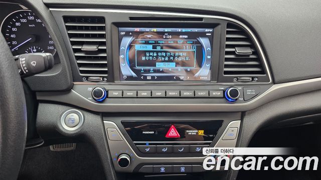 Hyundai AVANTE 2018 — photo 14