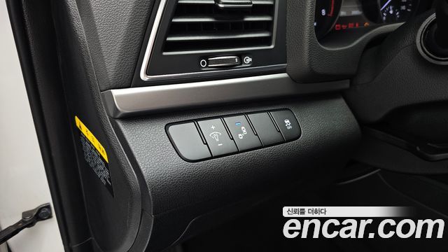 Hyundai AVANTE 2018 — photo 17