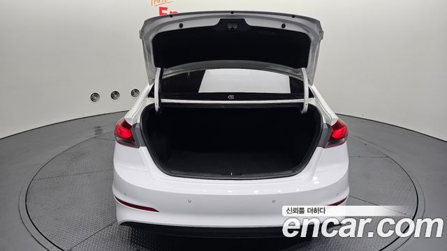 Hyundai AVANTE 2018 — photo 20