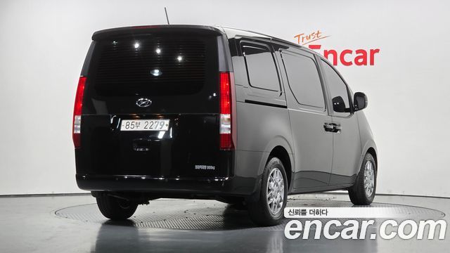 Hyundai Staria 2022 — photo 2