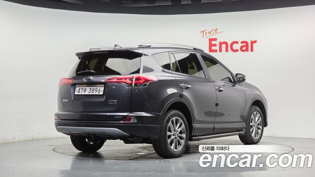 Toyota RAV4 2018 — photo 2