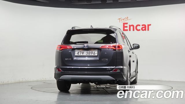 Toyota RAV4 2018 — photo 4