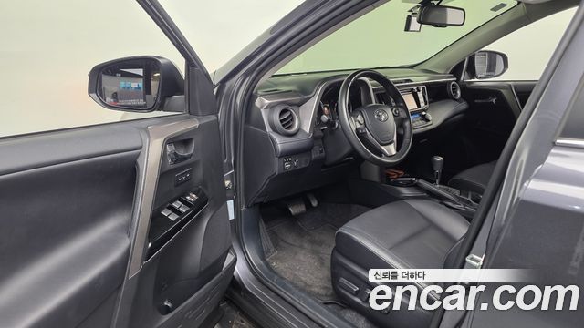 Toyota RAV4 2018 — photo 13