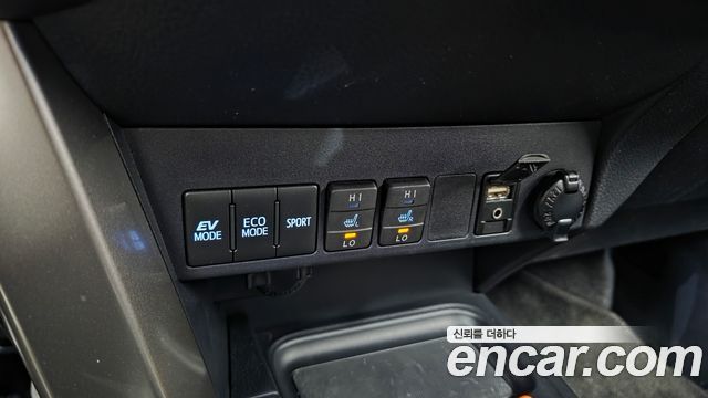 Toyota RAV4 2018 — photo 23