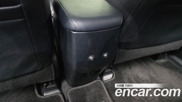 Toyota RAV4 2018 — photo 24