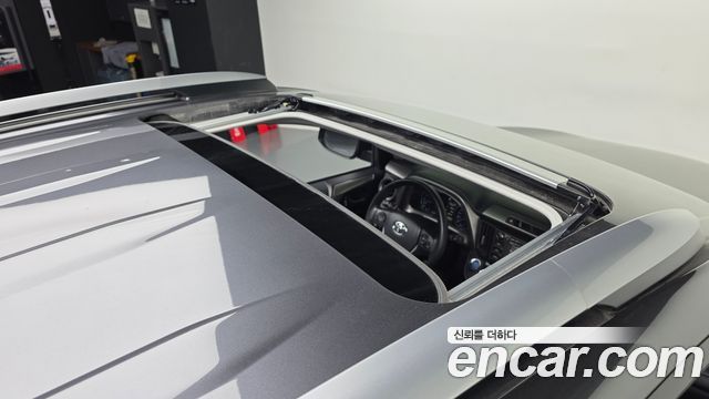 Toyota RAV4 2018 — photo 25