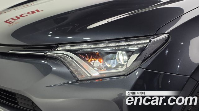 Toyota RAV4 2018 — photo 8