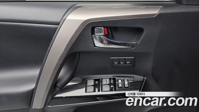 Toyota RAV4 2018 — photo 14