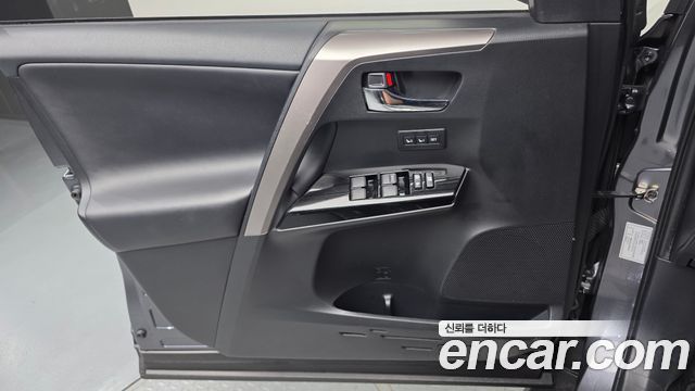Toyota RAV4 2018 — photo 27