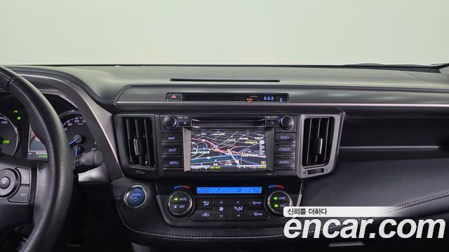 Toyota RAV4 2018 — photo 31