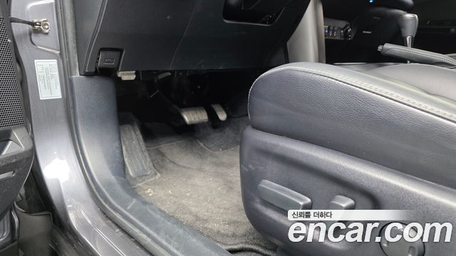 Toyota RAV4 2018 — photo 32