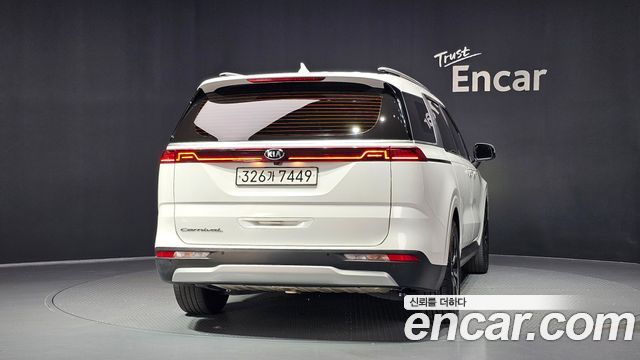 Kia Canival 2021 — photo 4